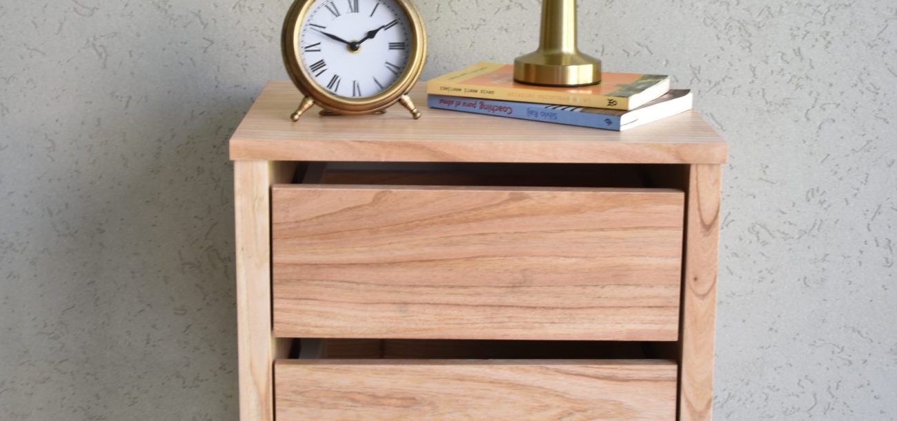 Mesa de luz moderna de madera