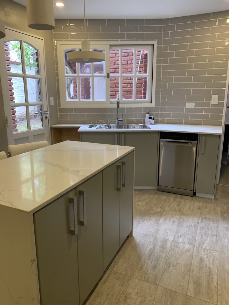 Cocina con isla – Carpens, Quilmes