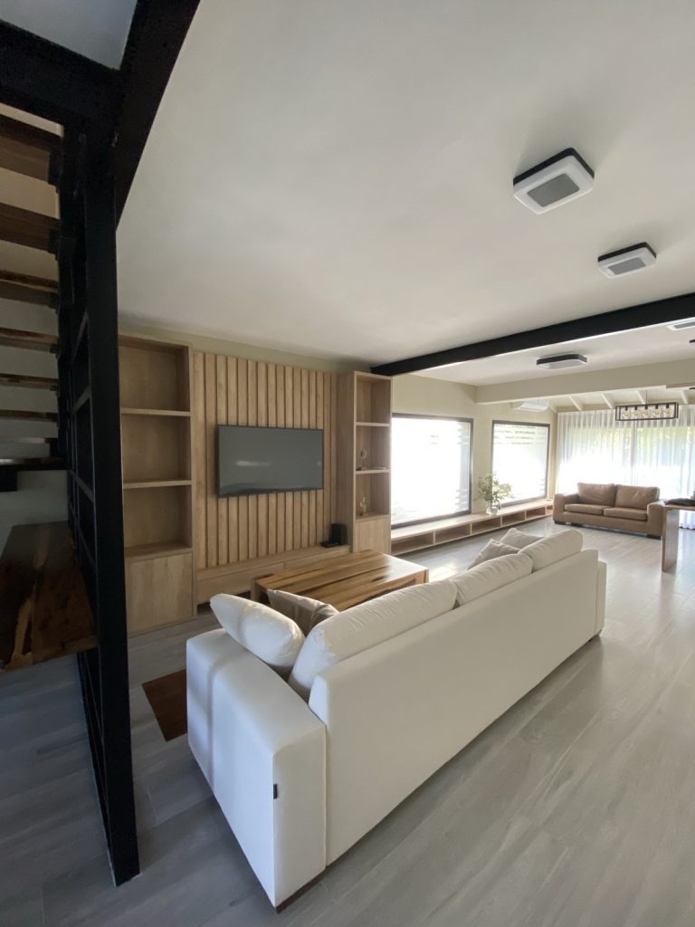 Living con mueble de TV a medida