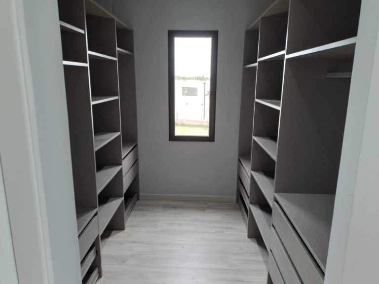 Vestidor en melamina – vestidor a medida – Carpens