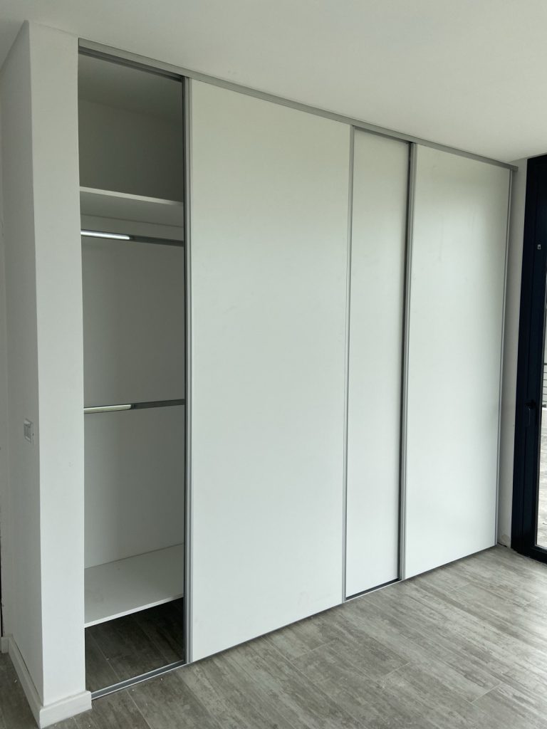 Placard con puertas corredizas – vestidor a medida – Carpens