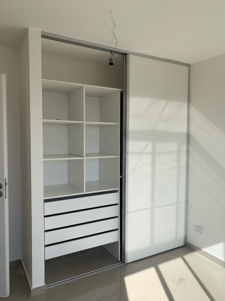 Placard con cajonera interior – vestidor a medida – Carpens